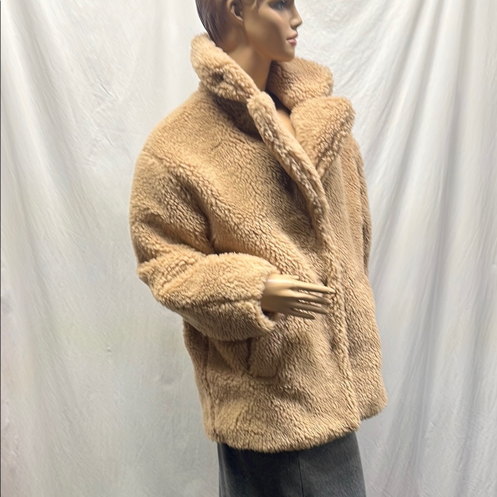 Vigoss Women's Tan Faux Fur Jacket NWOT - Picture 4 of 10